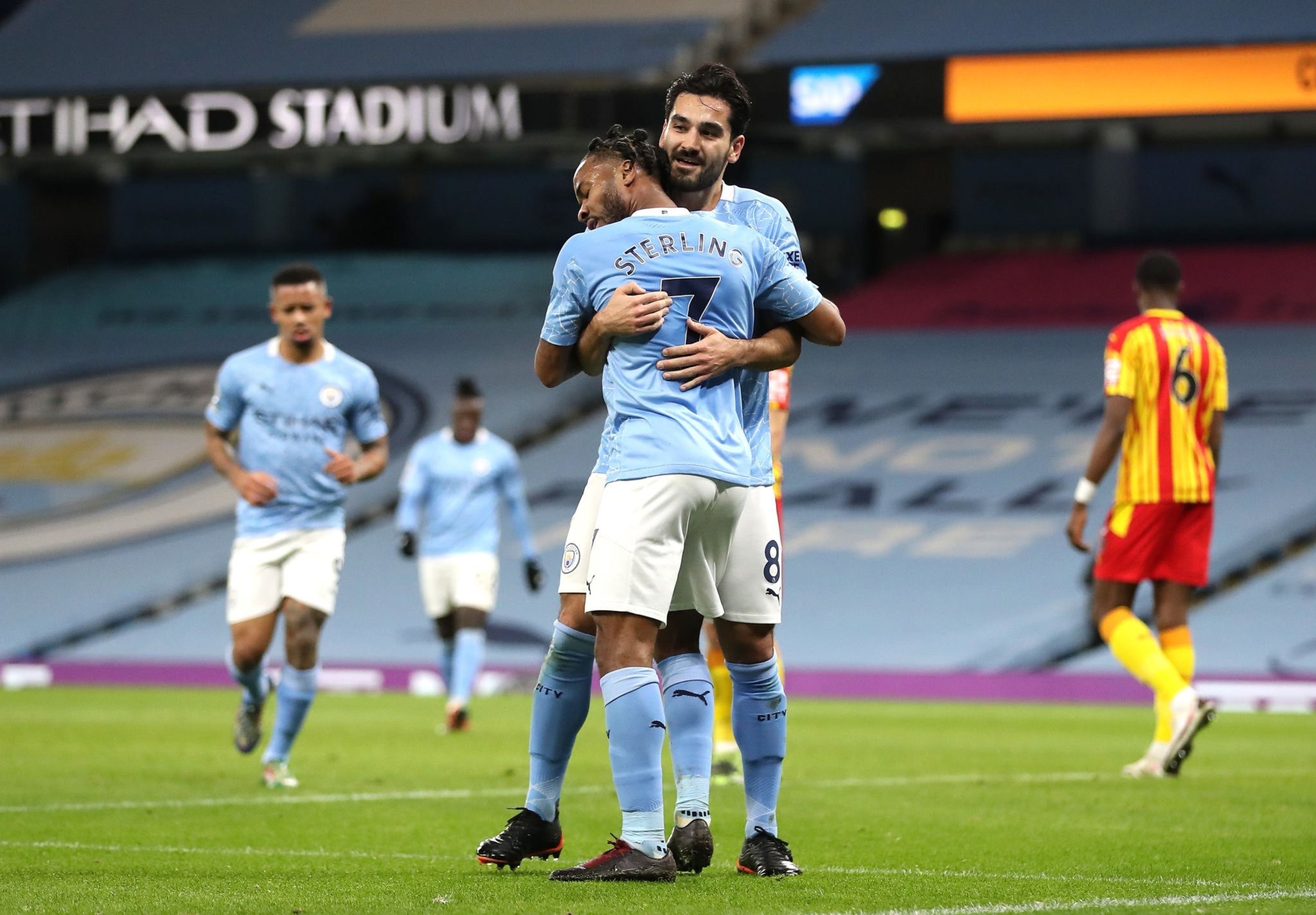 样一度落后 样一度落后