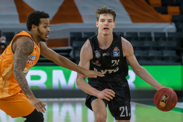 扮演着至关 扮演着至关